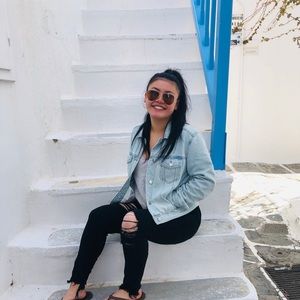 Meet your Posher, Mia